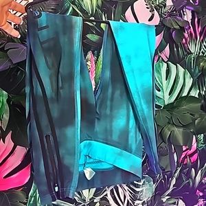 Better Bodies Teal Tie-Dye Zippered Tight Leggings